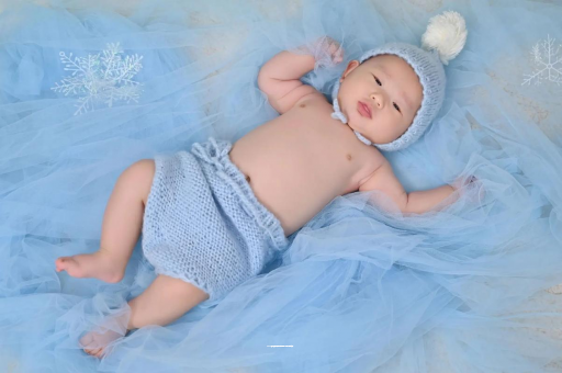 凤城宝宝睡觉爱笑